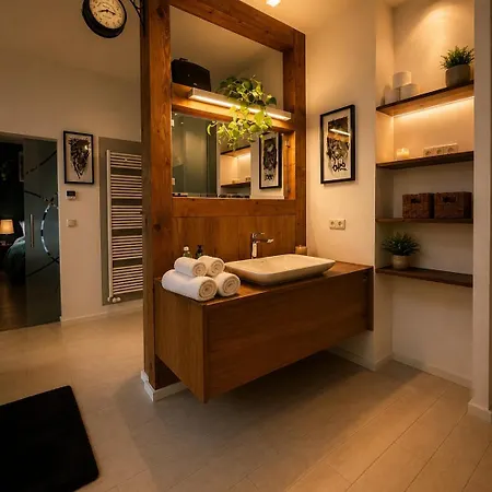 Boutique Mit Spa-badewanne Elbe Zentral Im Gruenen *