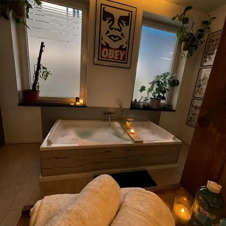 Boutique Mit Spa-badewanne Elbe Zentral Im Gruenen